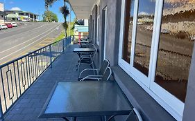 Innisfail Riverfront Motel